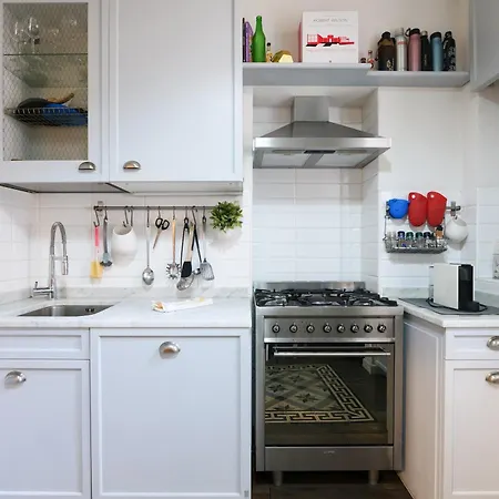 Custodi Premium Tra Navigli E Bocconi 밀라노