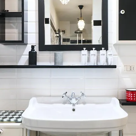 Custodi Premium Tra Navigli E Bocconi 아파트 밀라노